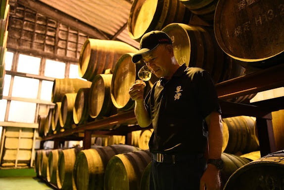 Read more about the article Interview with Shochu Master Distiller Yoichiro Haseba